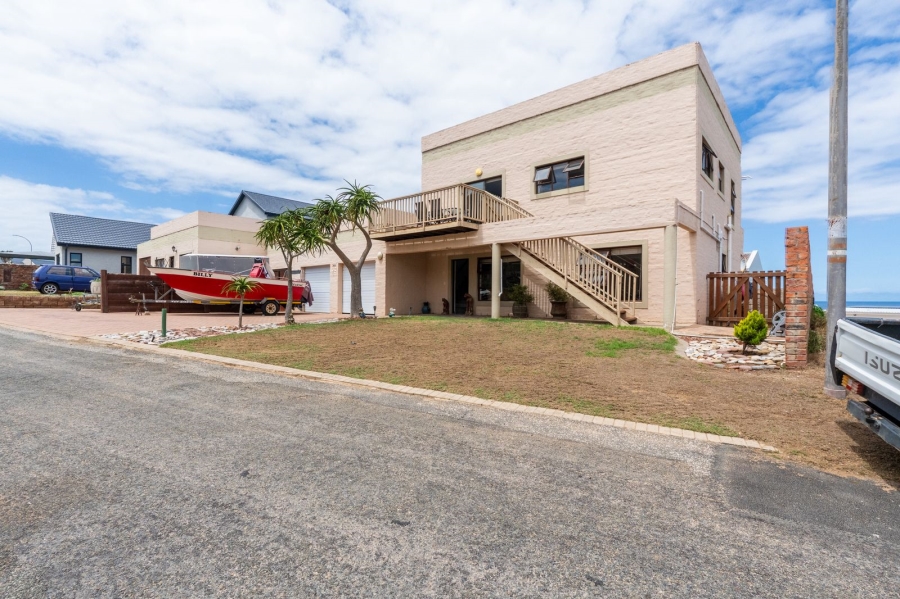 To Let 4 Bedroom Property for Rent in Dana Bay Western Cape